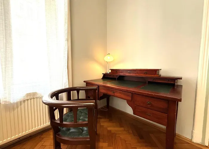Liana-Luxury And Central Flat