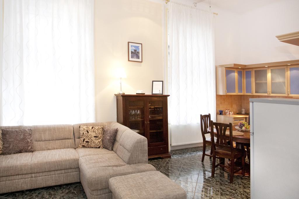 Liana-luxury And Flat Appartamento Budapest