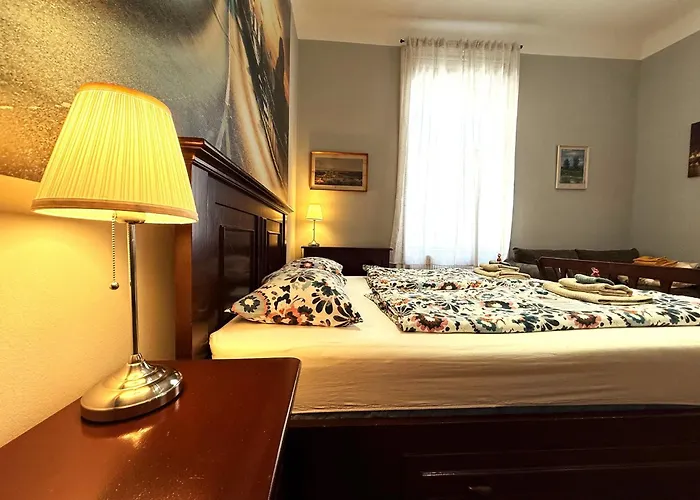 Liana-Luxury And Central Flat